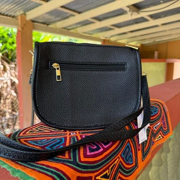 Deluxity Vegan Leather Crossbody Bag Black Gold Hardware Details NWT‎ - Picture 2 of 8